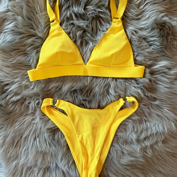 SHEIN Yellow Bikini Top & Bottoms - Picture 3 of 8